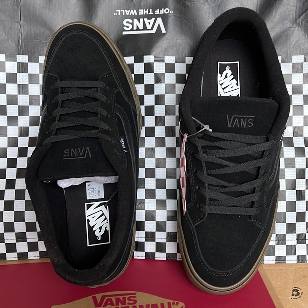 Vans Men’s Bearcat Black/Dark Gum sneakers Bearcat
Black/Dark Gum
VN000DT239L - Picture 13 of 16